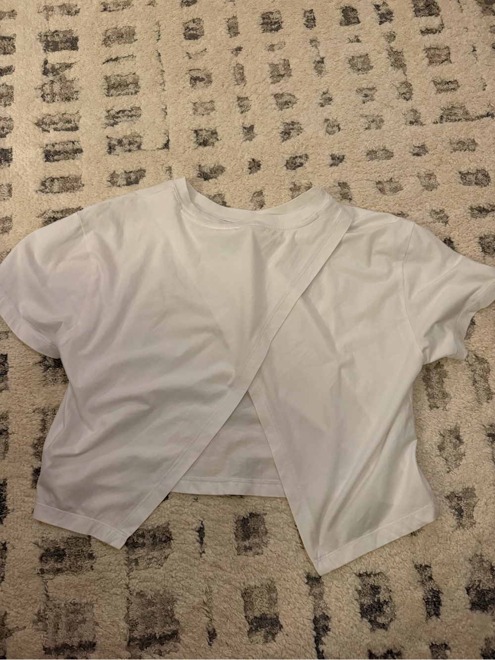 Vuori White Crop T-Shirt NWOT - Picture 5 of 5